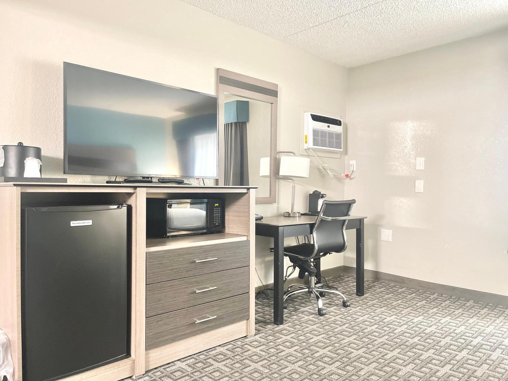 Days Inn & Suites by Wyndham Spokane Eksteriør bilde