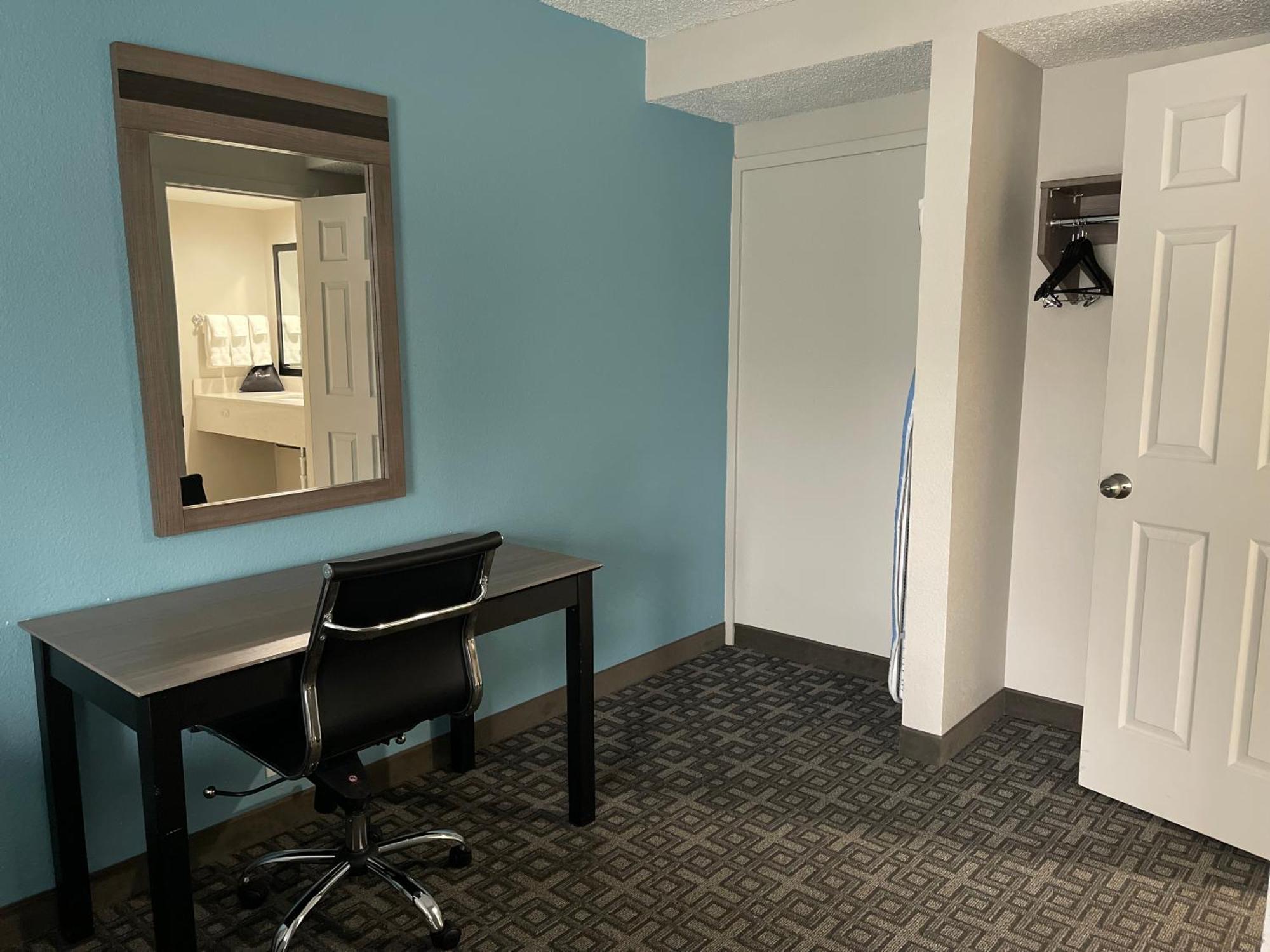 Days Inn & Suites by Wyndham Spokane Eksteriør bilde
