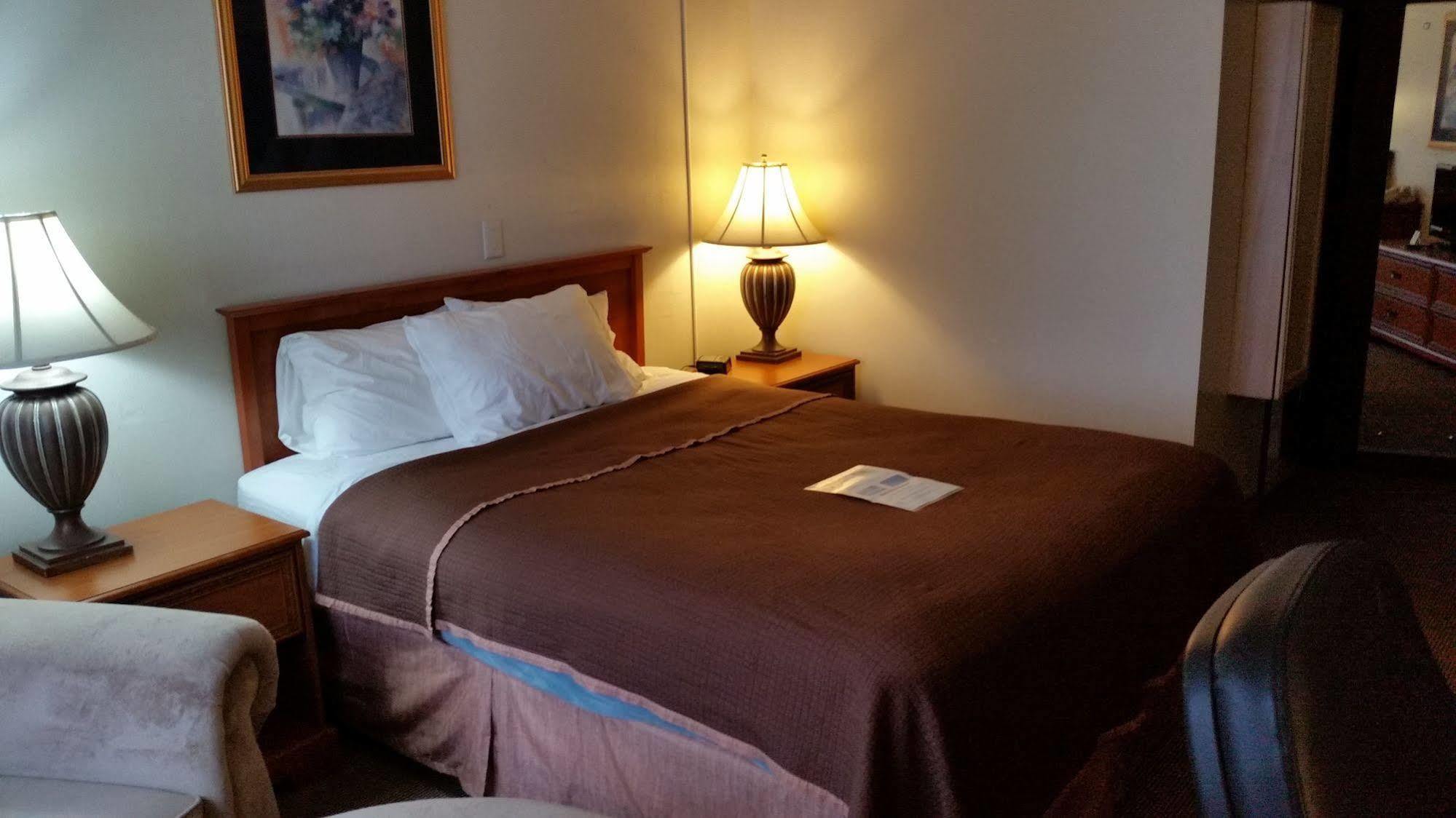 Days Inn & Suites by Wyndham Spokane Eksteriør bilde